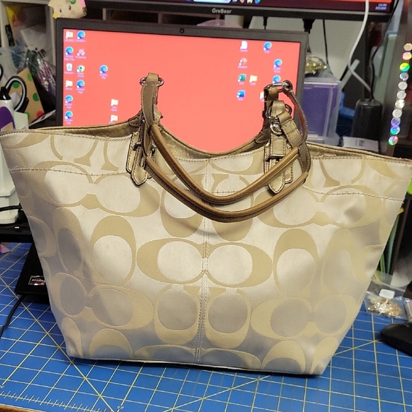 COACH F17221 Tote Bag Signature 2WAY Canvas Black 252441 Preloved Mfg 2017 - Picture 1 of 15